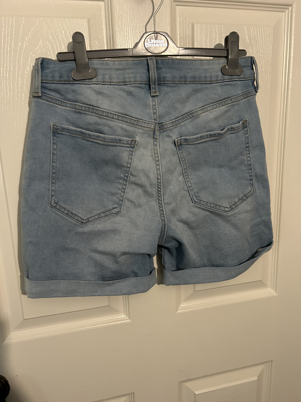 Old navy high rise jean shorts size 8 image indicator(3)