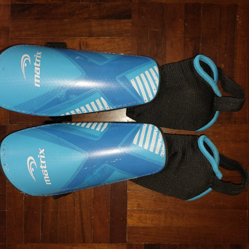 Dream Pair Soccer Cleats Boys/Men's Size 6. FREE Shin Gaurds EUC image indicator(6)