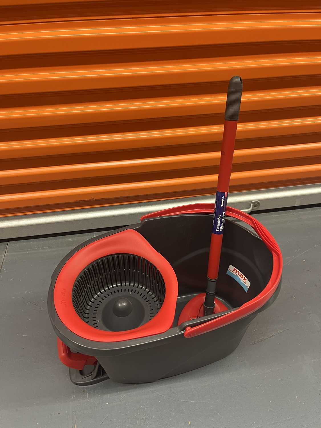 Mop bucket and extendable mop thumbnail