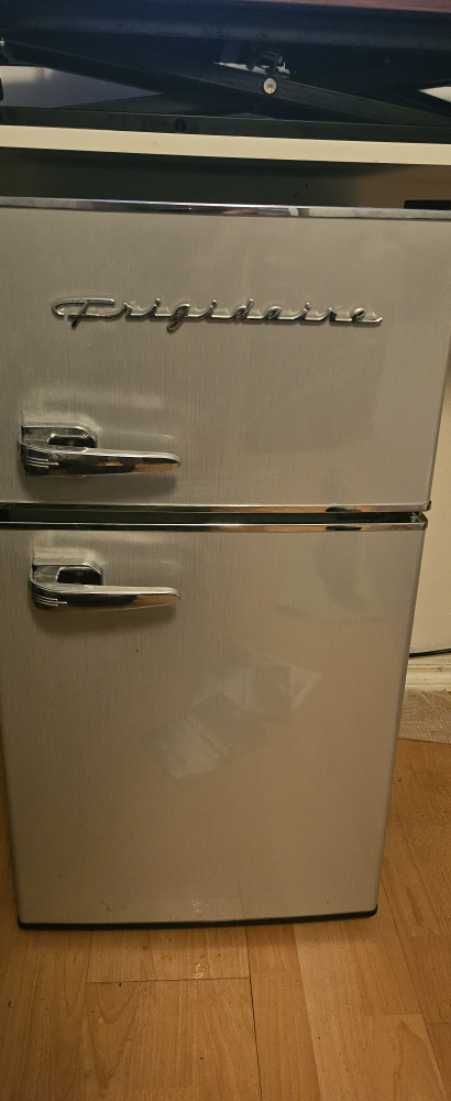 Selling mini fridge thumbnail