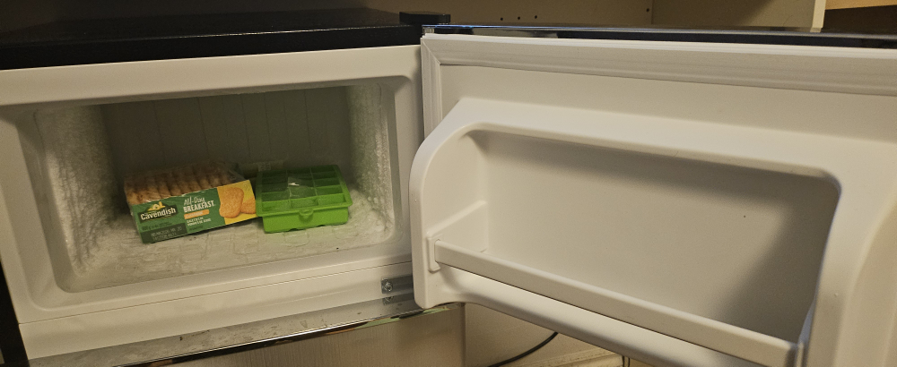 Selling mini fridge - photo 2
