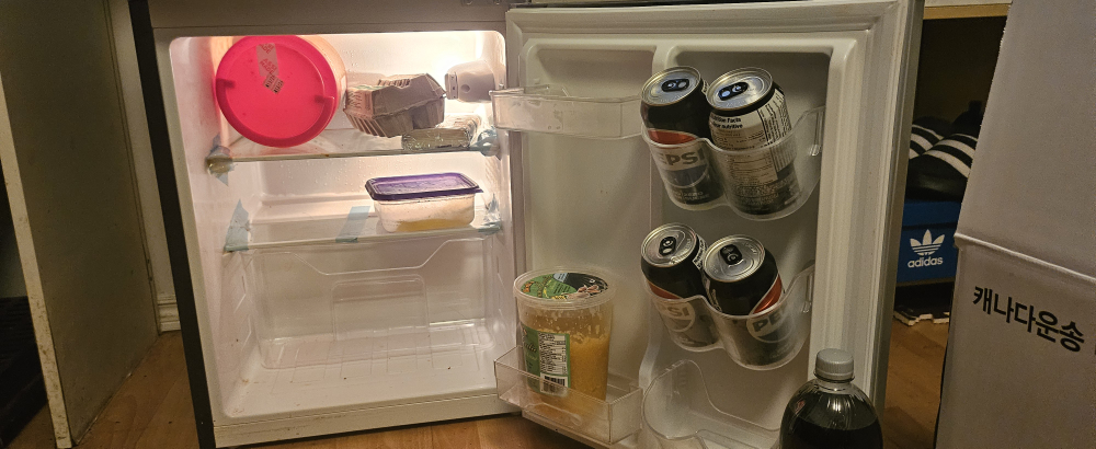 Selling mini fridge - photo 3
