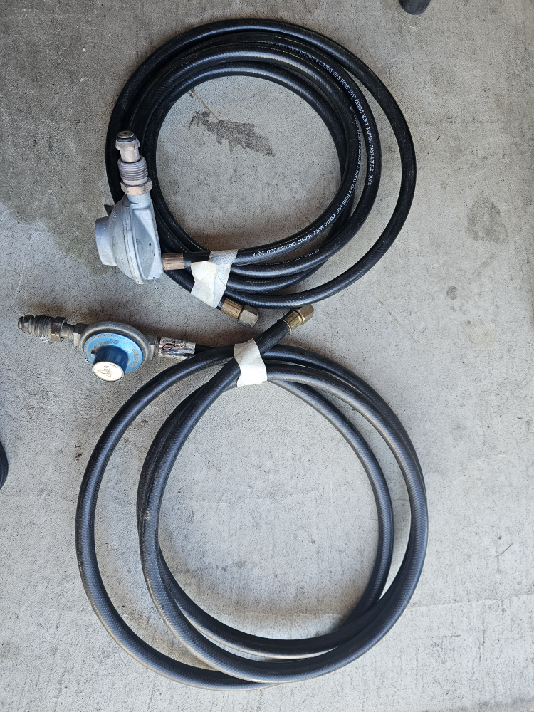 Gas Regulator with Hose