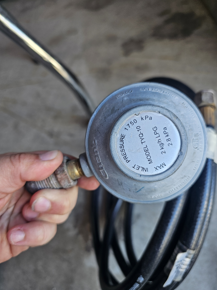 Gas Regulator with Hose - photo 2