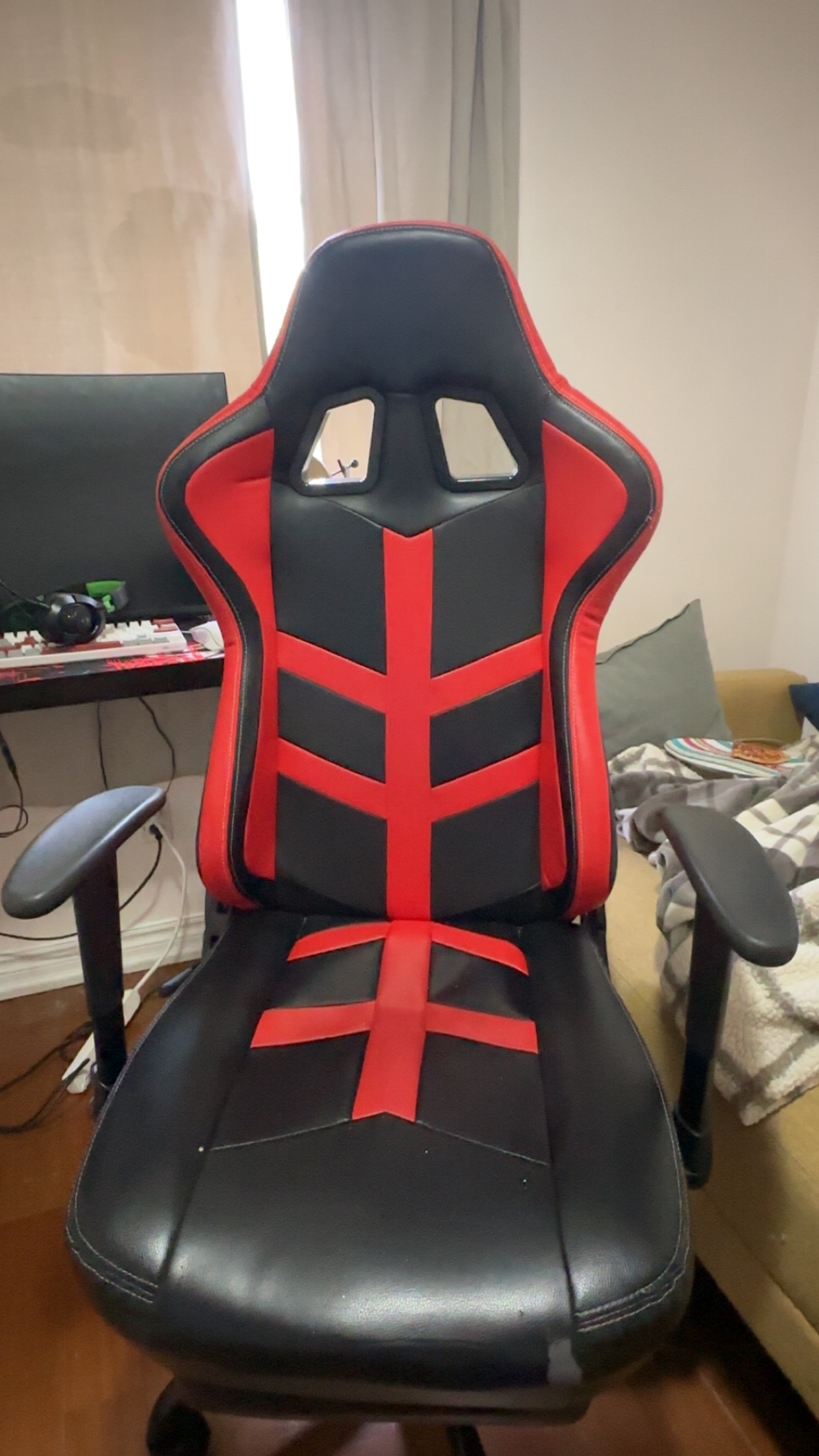 Red gaming chair - photo 4