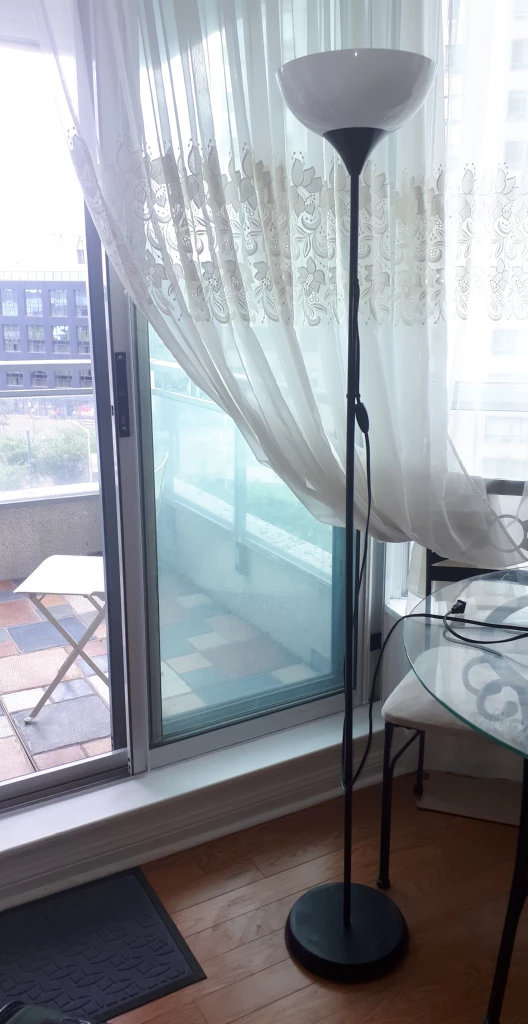 floor lamp