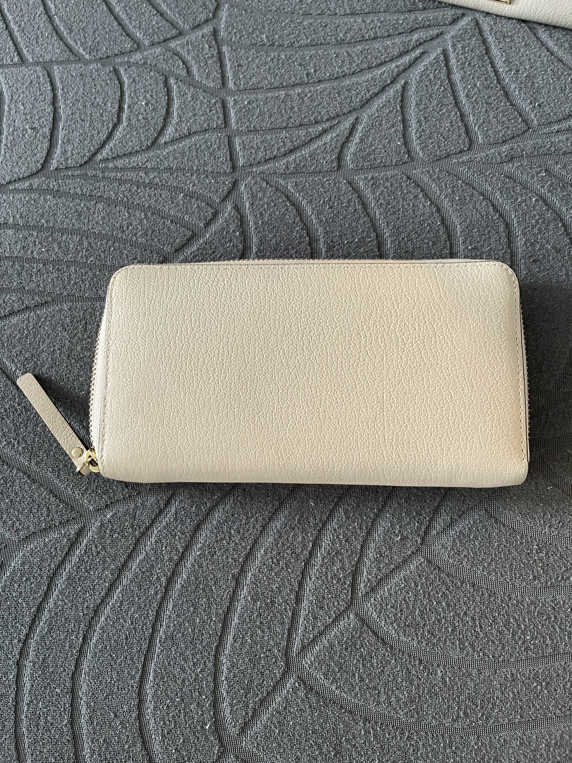 Kate Spade bag and wallet image indicator(8)