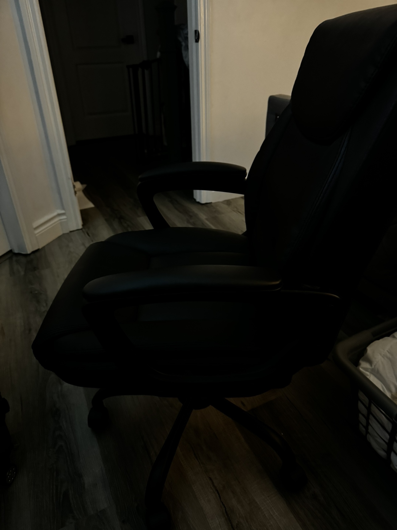 Black Office Chair - Amazon basics - photo 3