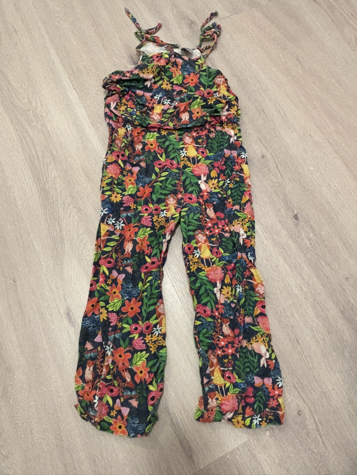 Girls Assorted Clothing and School Bag-5 to 7 Year Old image indicator(10)