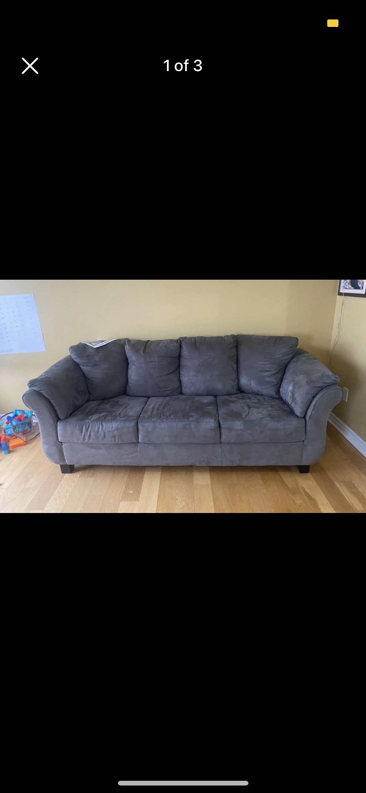 Sofa for sale (Leon’s) mint condition