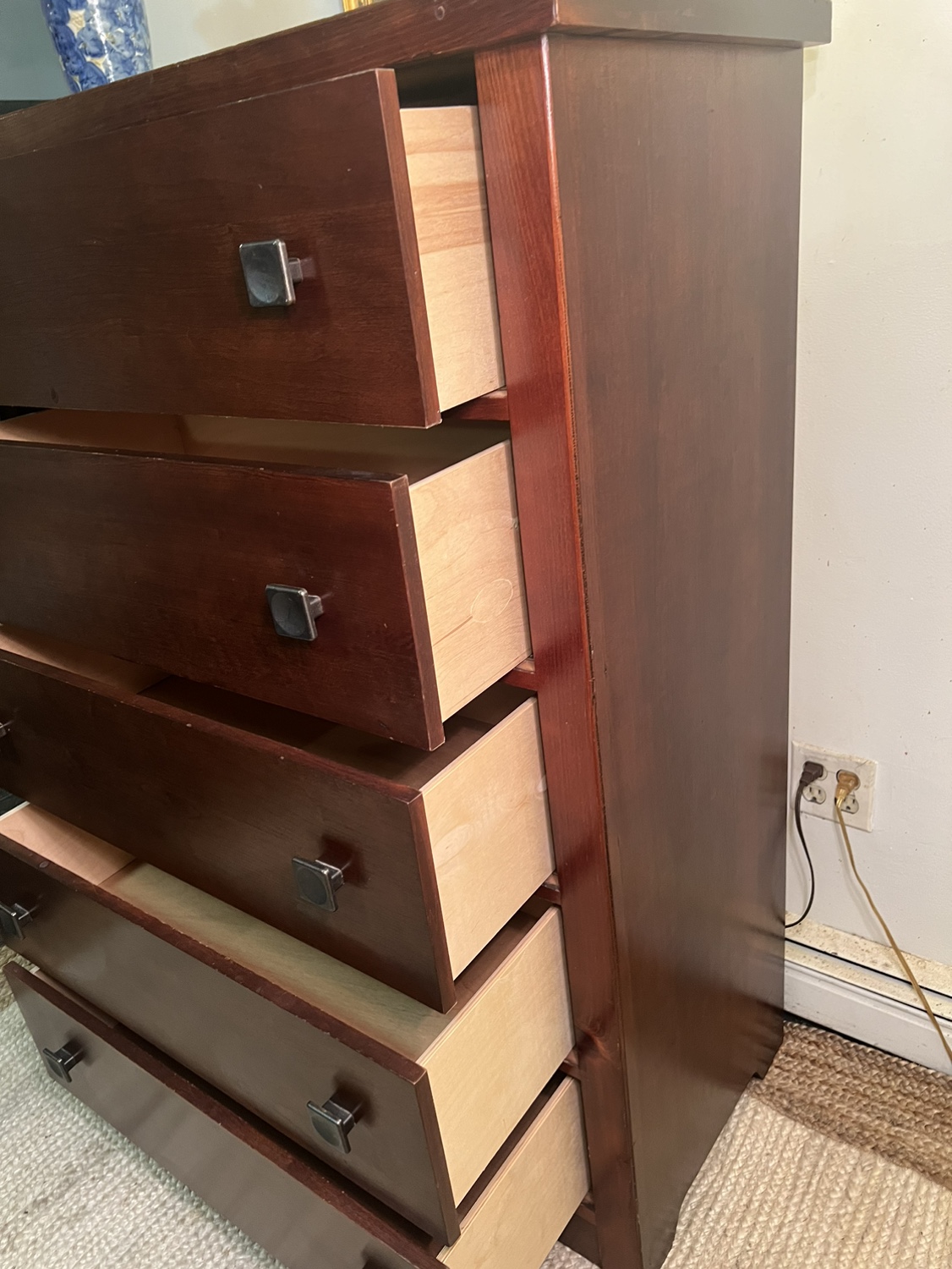 Bassett Wooden 5 Drawers Dresser - Delivery Extra - photo 4