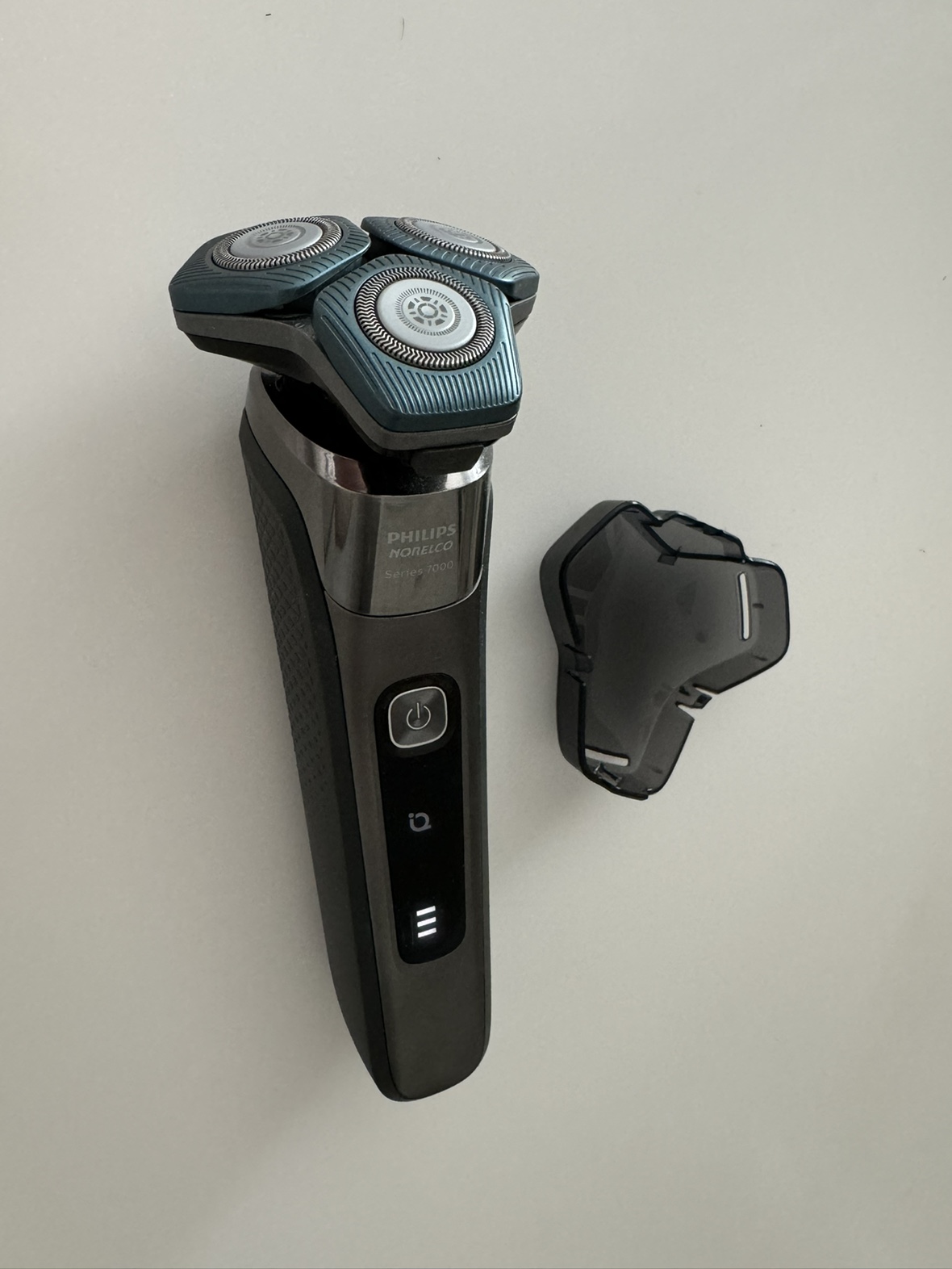 Philips Norelco Series 7000 Electric Shaver
