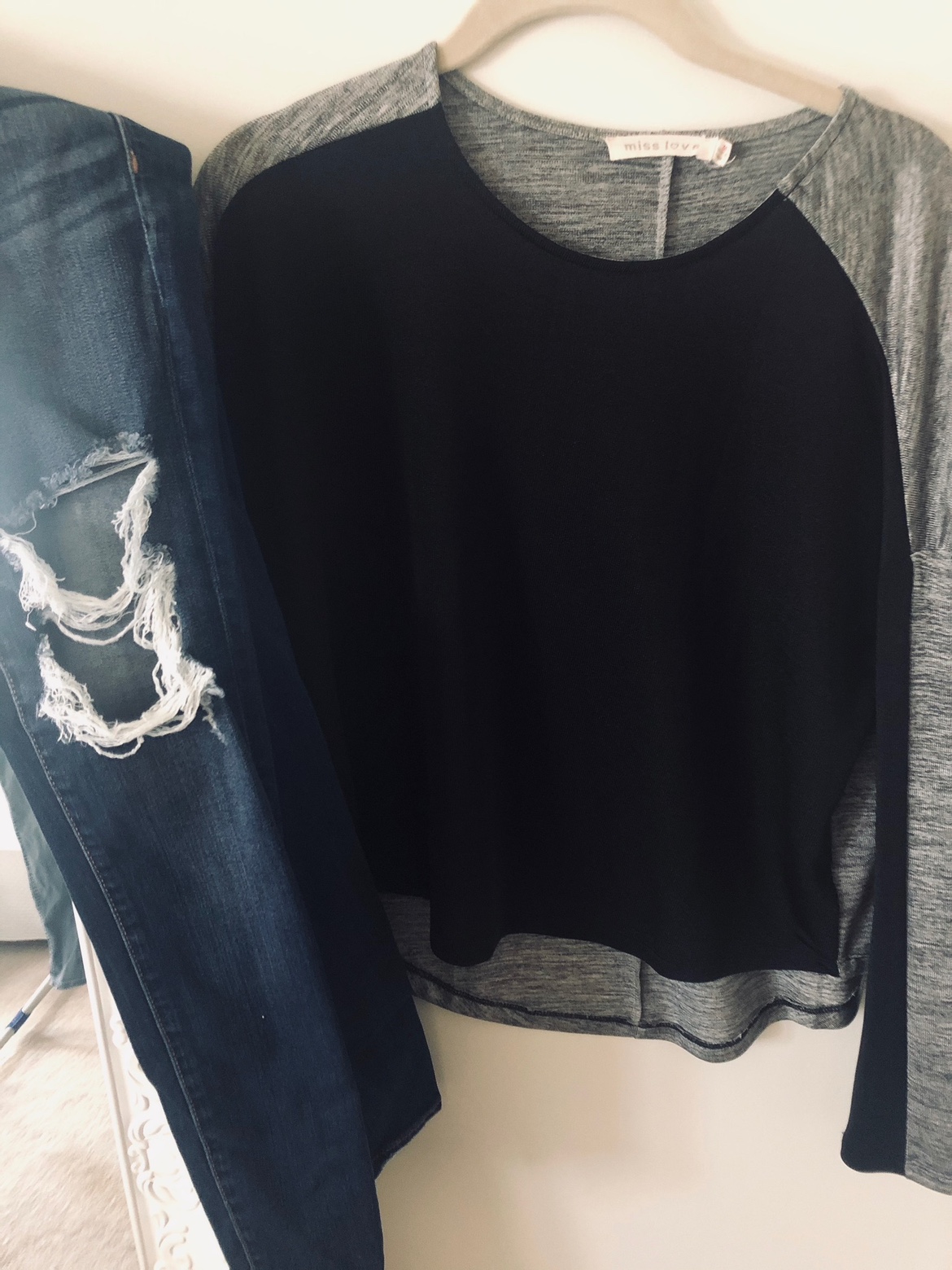 *New* Black And Grey Top image indicator(2)