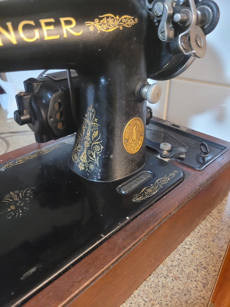 antique singer sewing machine - photo 3