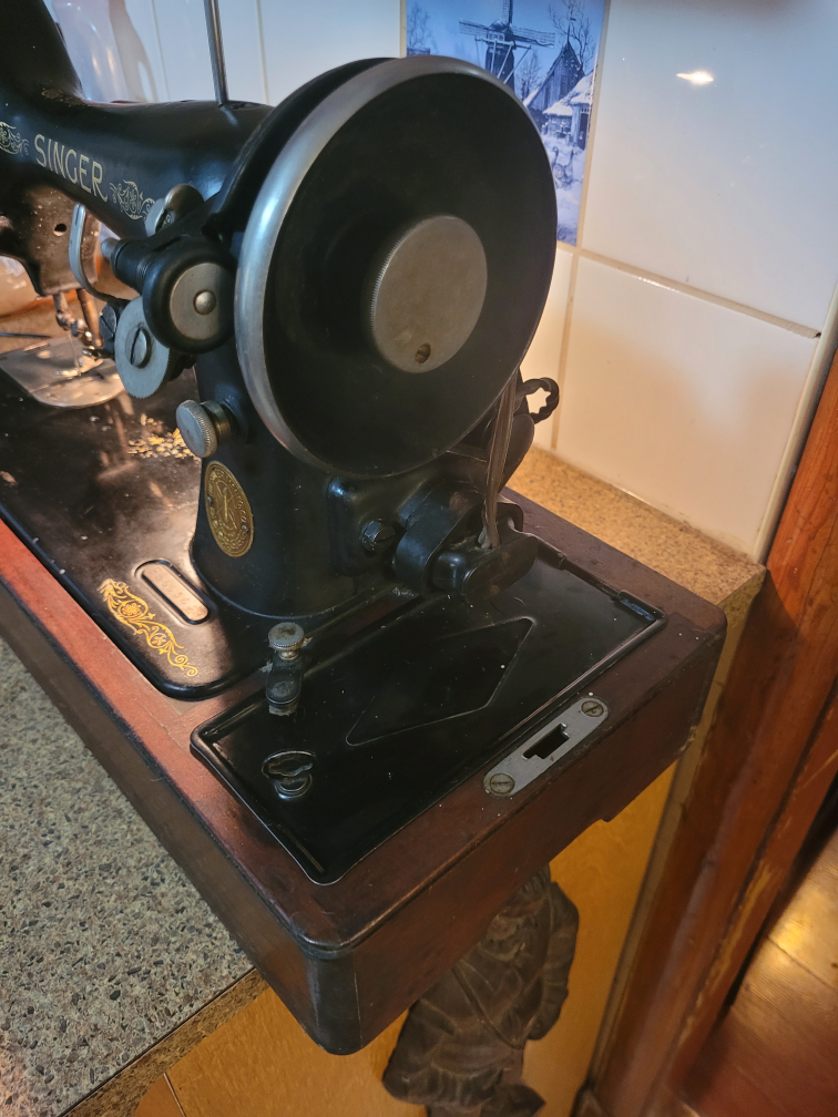 antique singer sewing machine - photo 5
