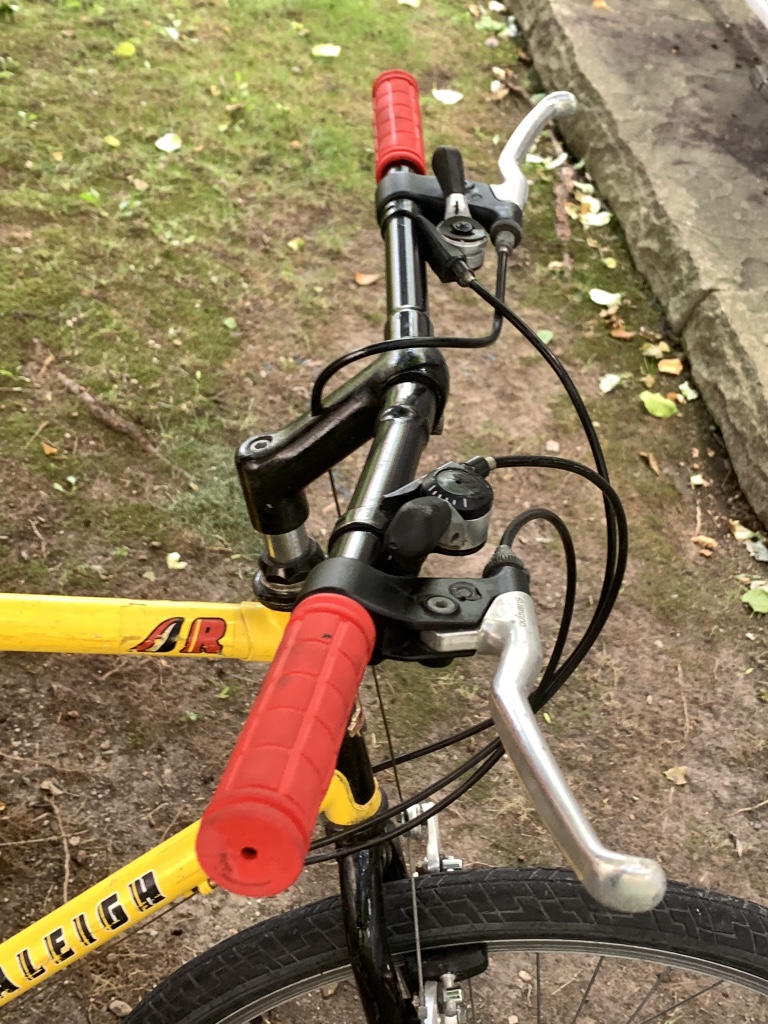 🤘NICE! TALL Sturdy Raleigh  18 speed vintage Bike. image indicator(3)