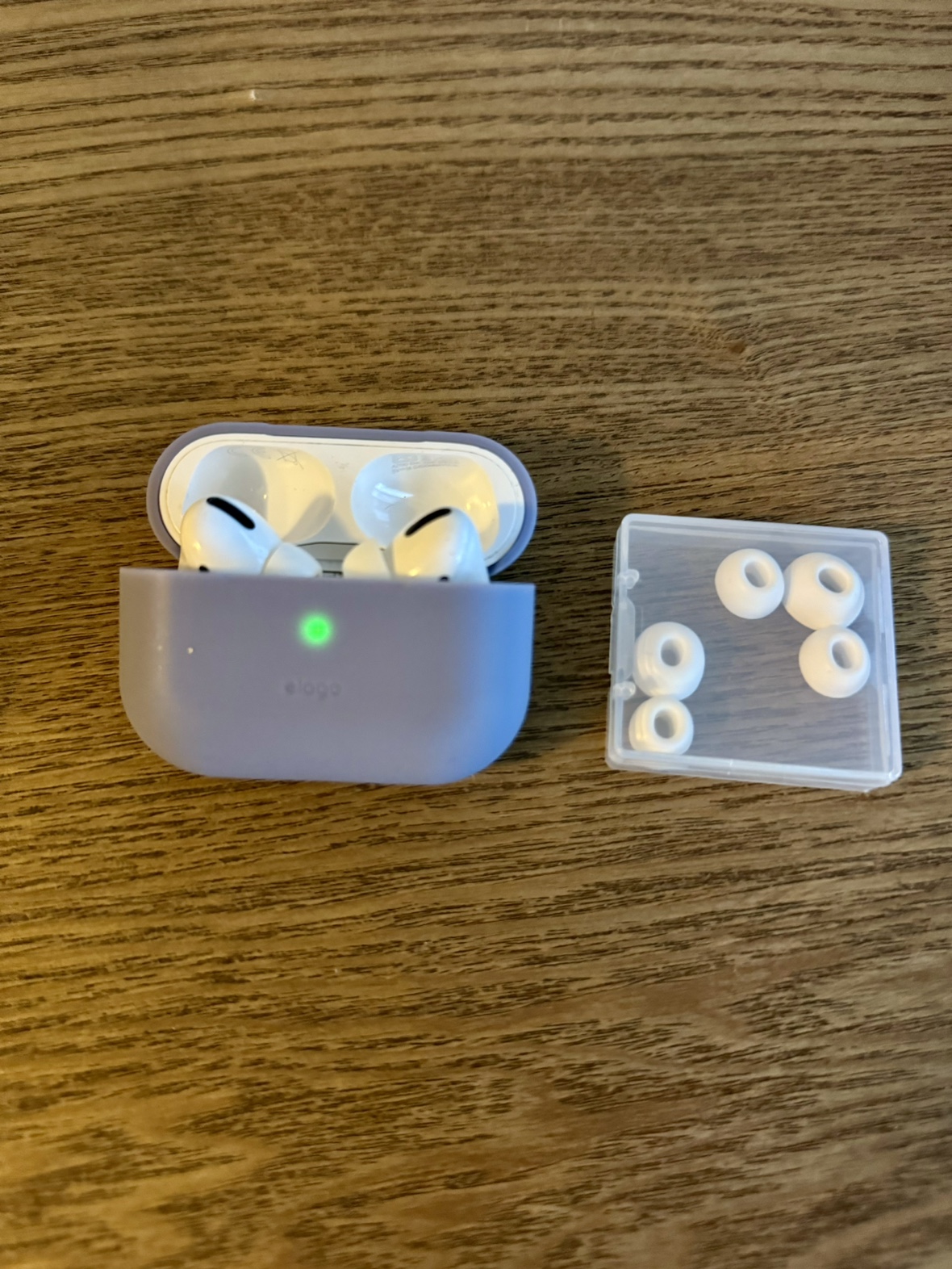 AirPods Pro 1st Gen - like new condition - photo 2