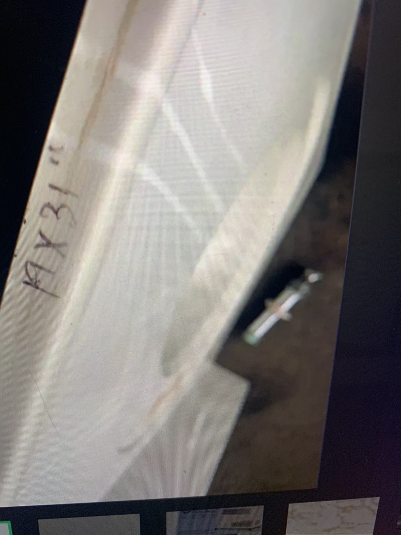 Top Vanity 19”x31” in good cond.🥕🥕 image indicator(2)