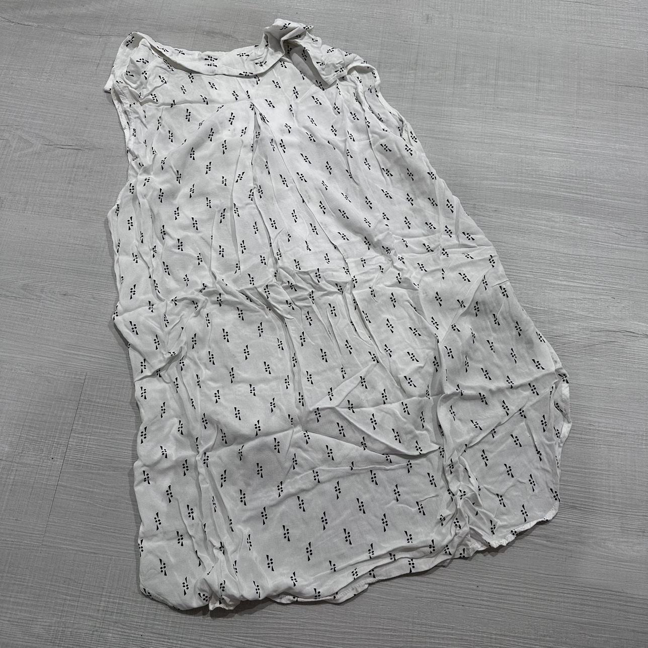 White Printed Sleeveless Blouse image indicator(2)