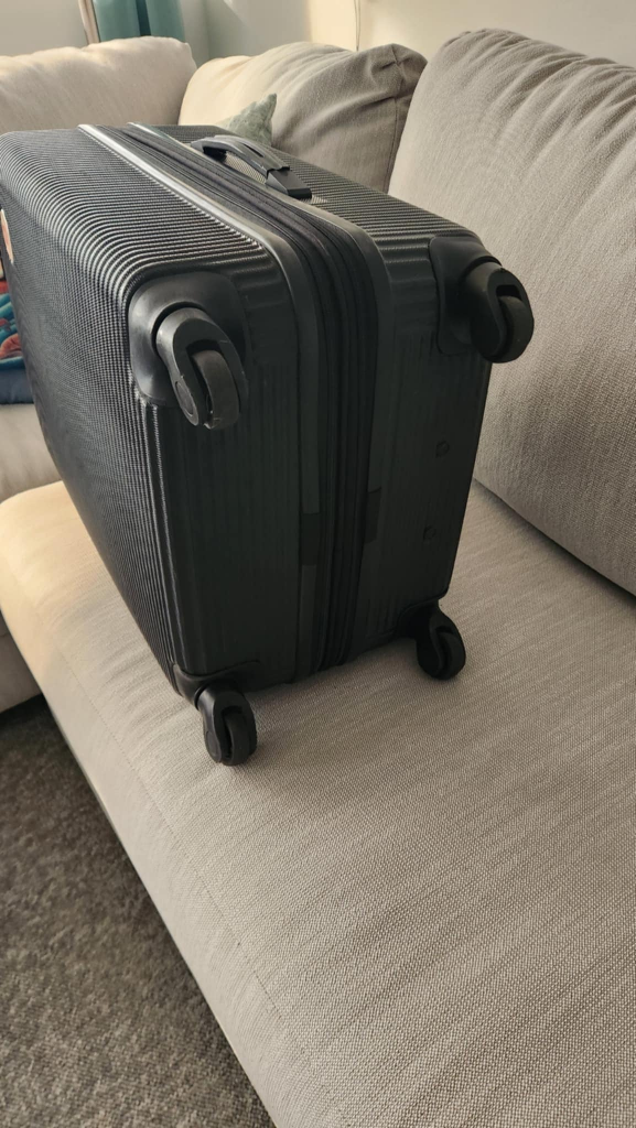 Luggage - Hardshell, 4 Wheels and Extendible Handle - photo 2