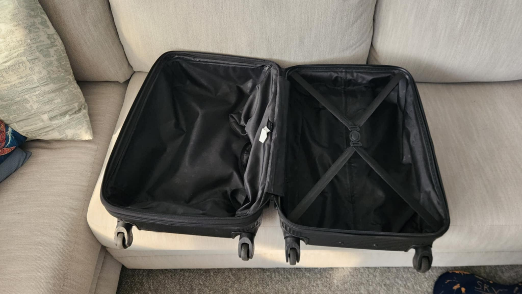 Luggage - Hardshell, 4 Wheels and Extendible Handle - photo 3
