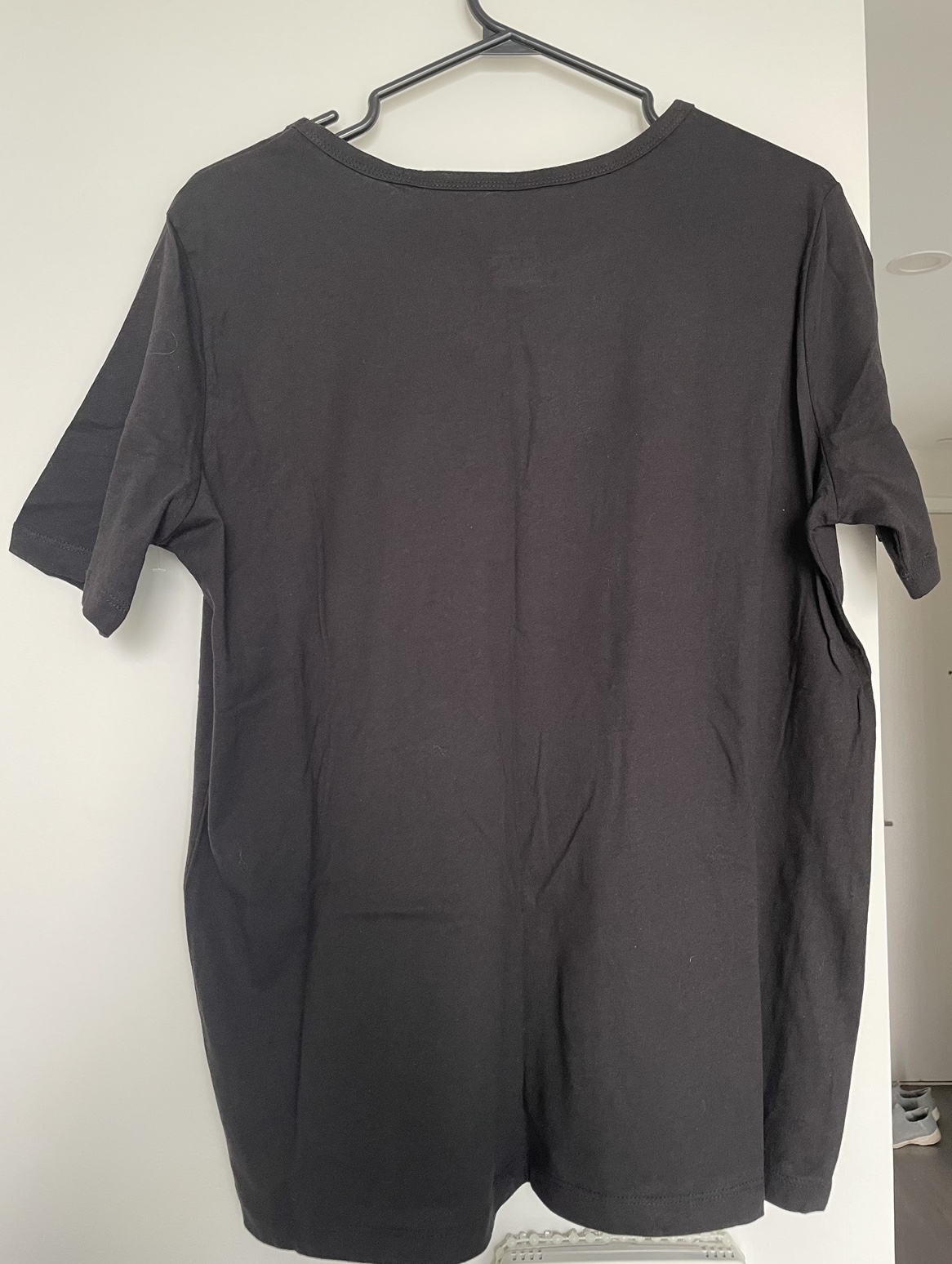 Never worn- Black & Green Clover Heart T-Shirt image indicator(2)