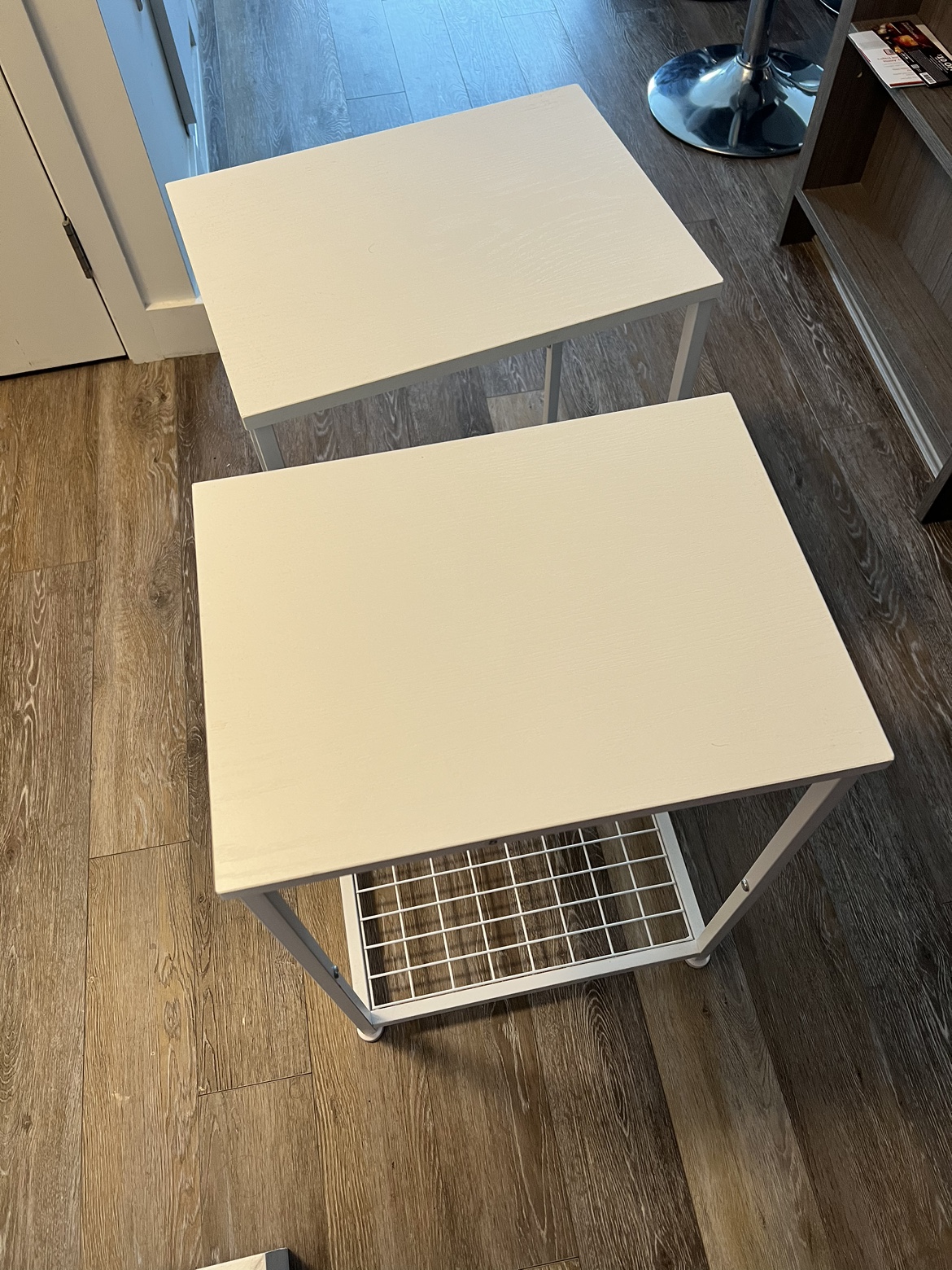 2 nightstands / side tables - photo 4