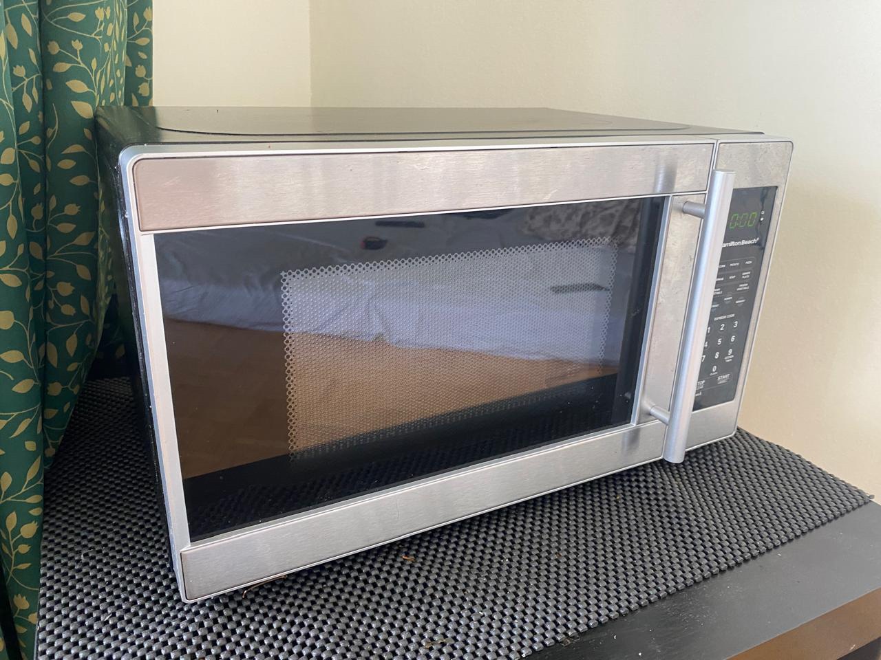 Hamilton Beach Microwave - 700 Watts