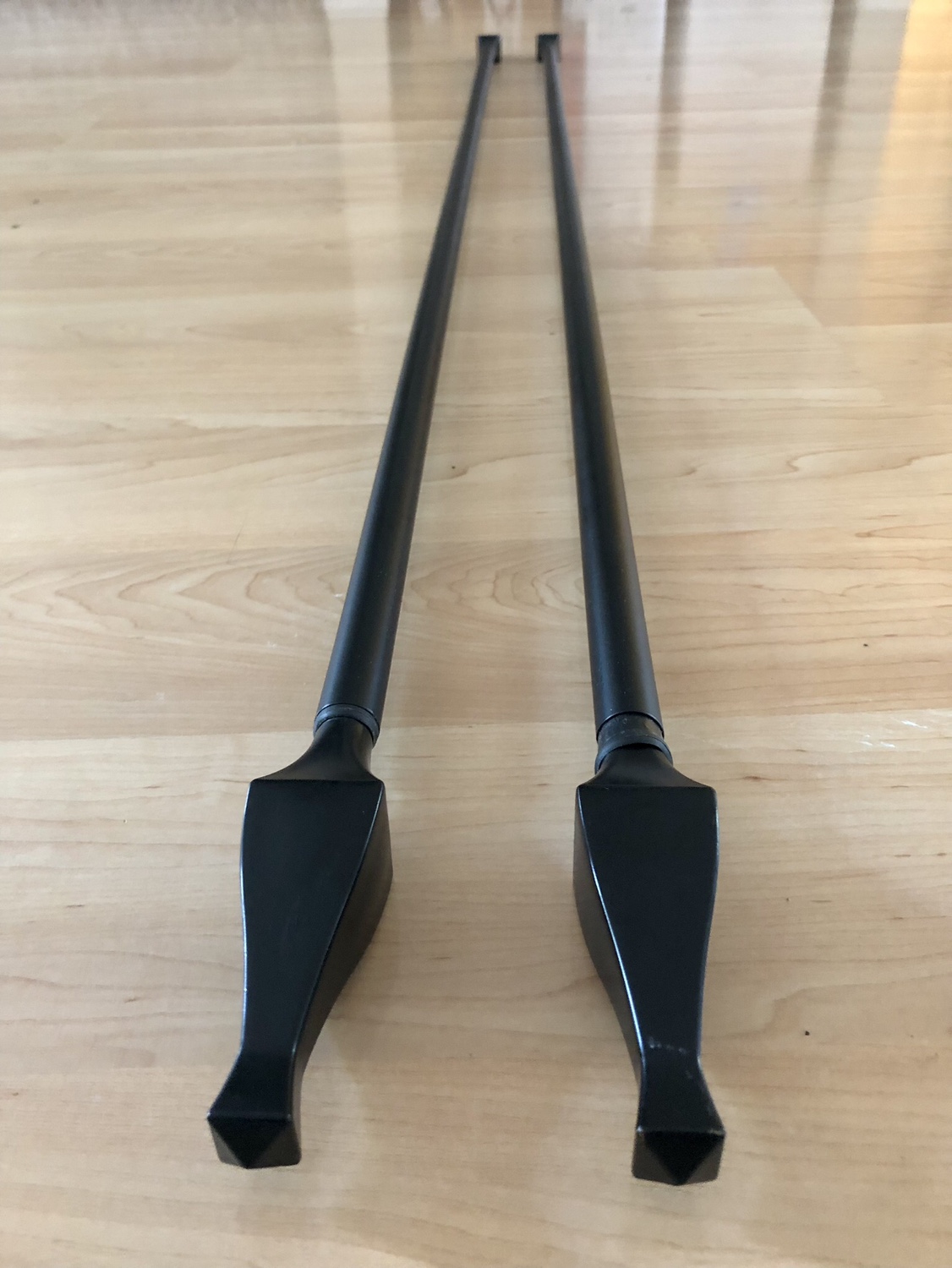 Two adjustable curtain rods with brackets - photo 2
