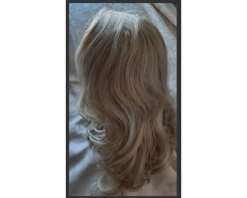 Blonde wig image indicator(2)