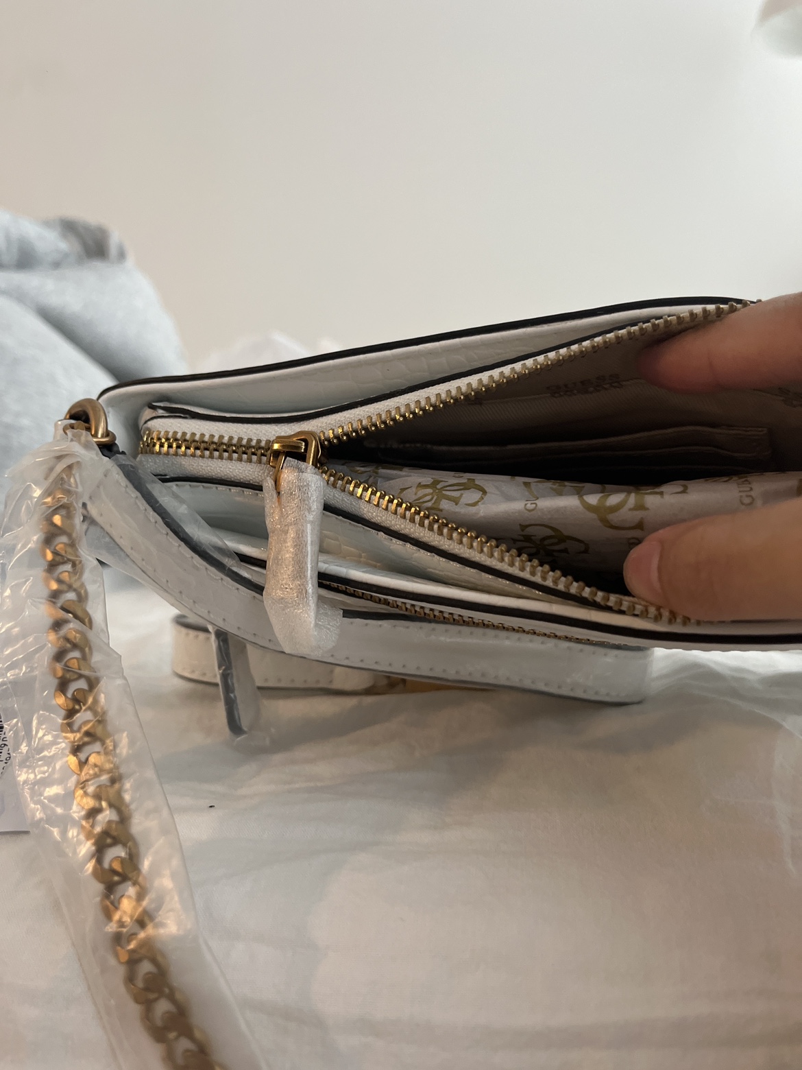 NEW Croc pattern white shoulder bag image indicator(7)