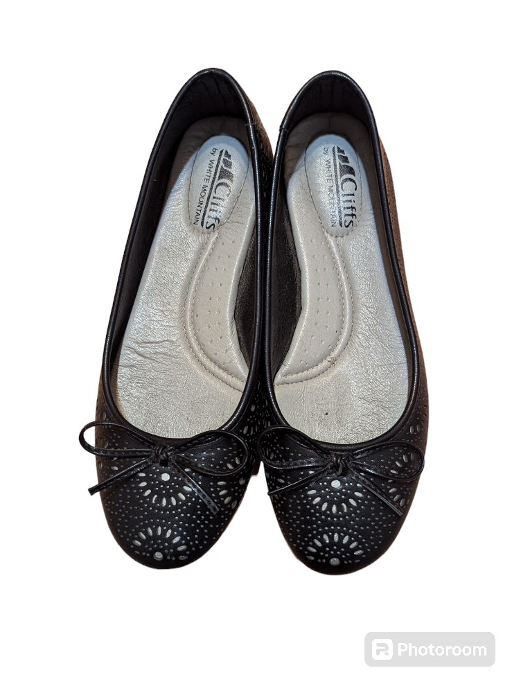 LIKE NEW womens flats 8.5 Cliffs by white mountain thumbnail