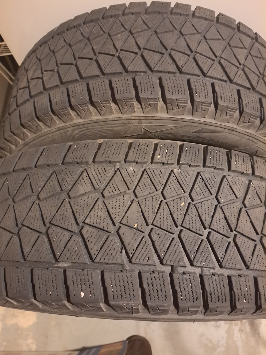 Bridgestone Blizzak DM-V2-P275/65R18 114R Winter Tires thumbnail