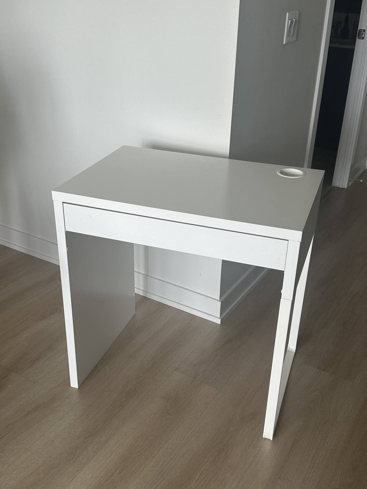 Small vanity/computer desk thumbnail