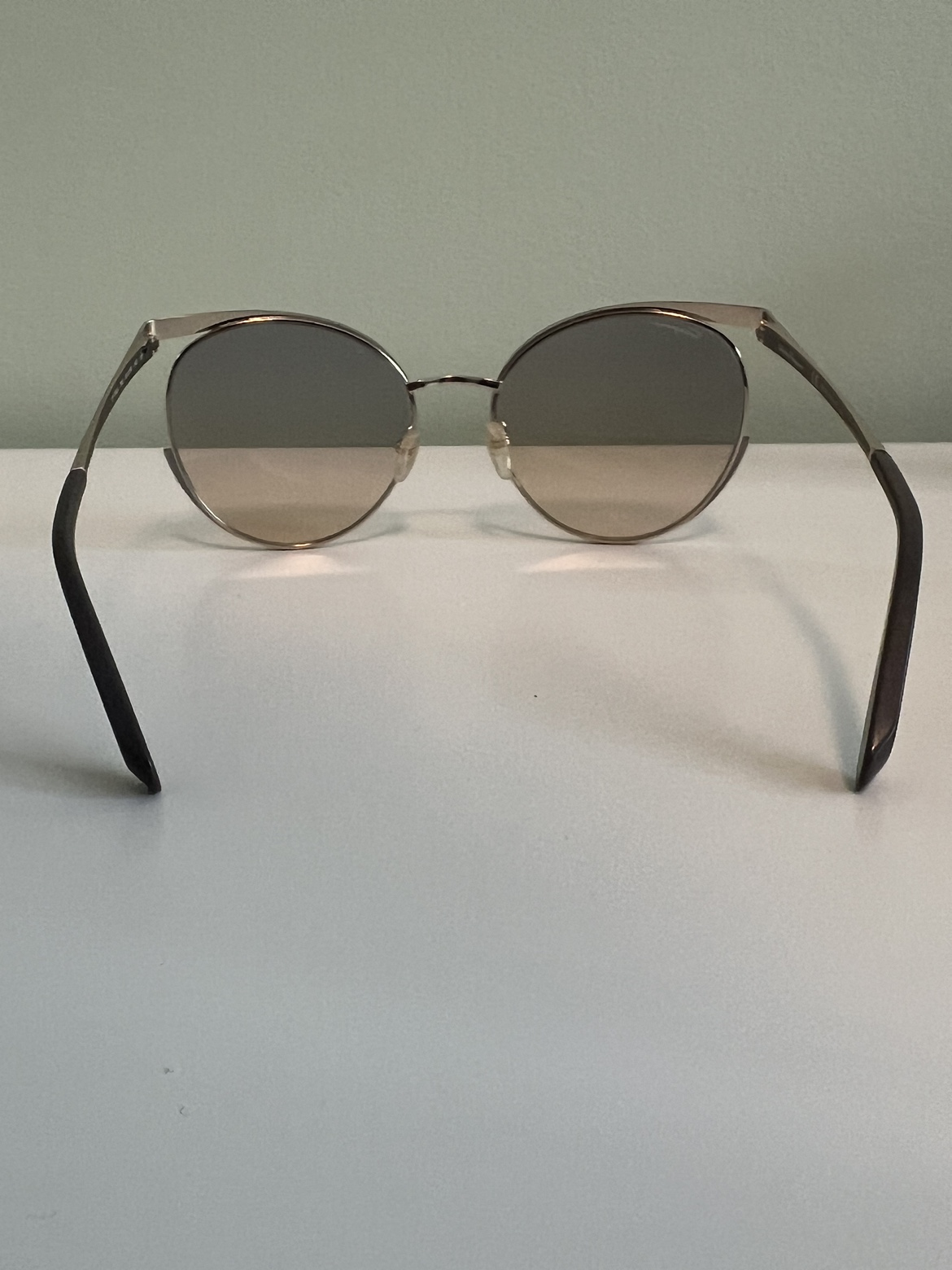 Round Salvatore Ferragamo Sunglasses image indicator(3)