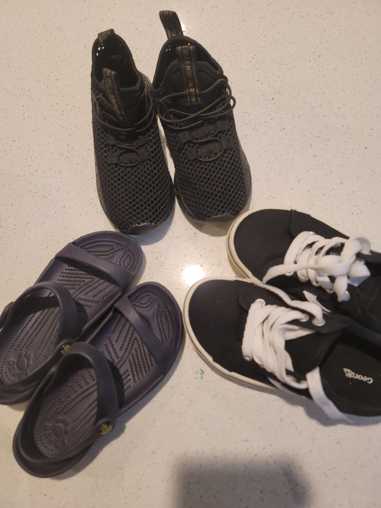 Boys/ Unisex  Size 11 runners, sandals thumbnail