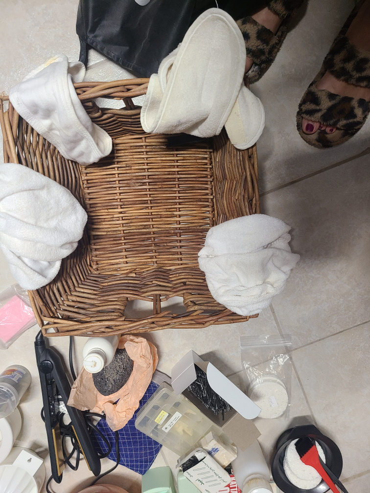 Hairdressing esthetician Supplies image indicator(8)