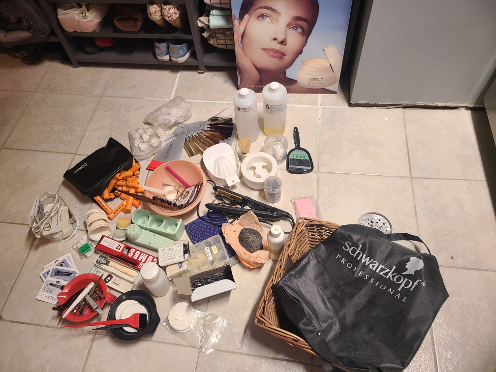 Hairdressing esthetician Supplies image indicator(9)