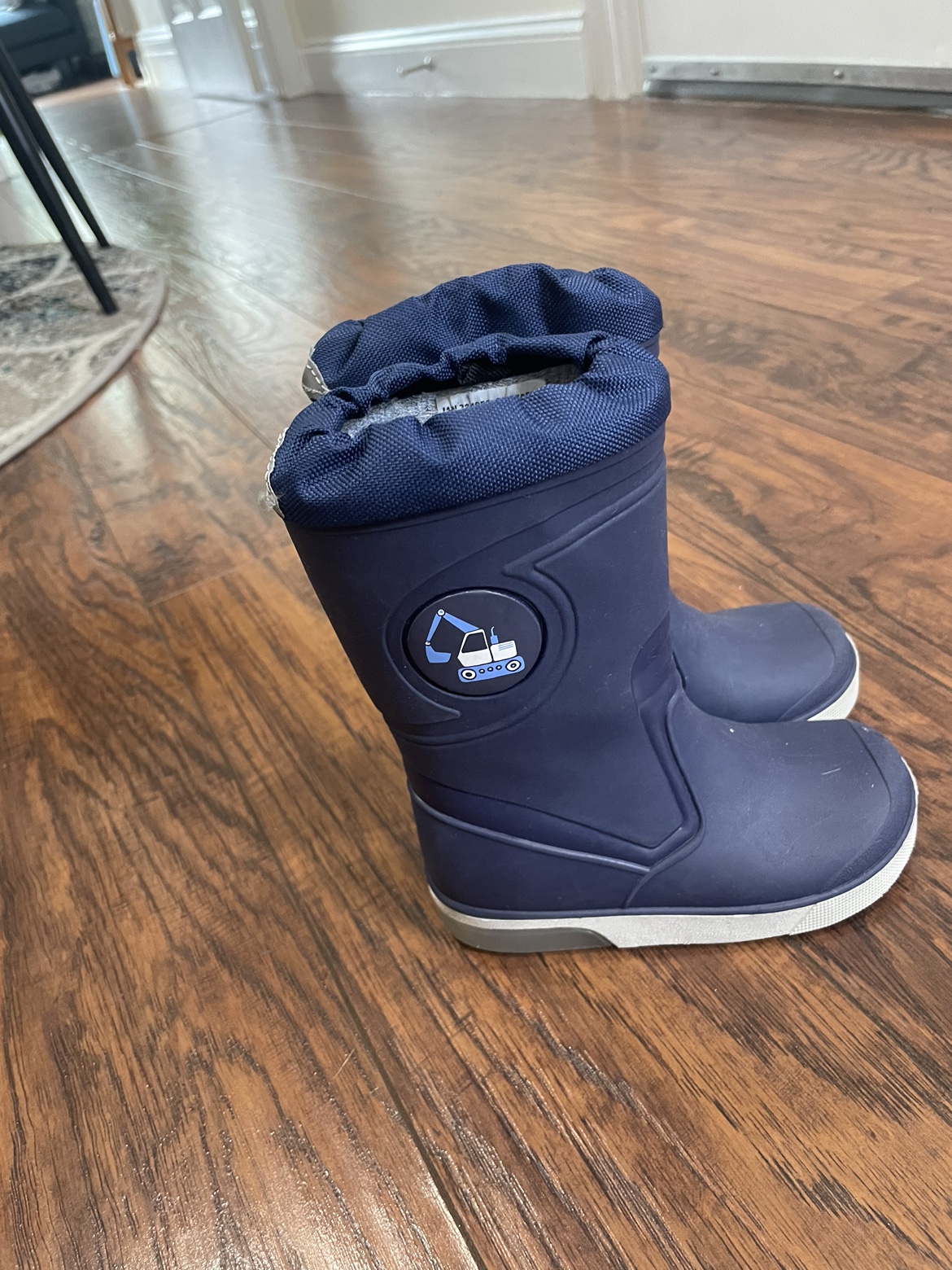 Blue  rain boots image indicator(2)