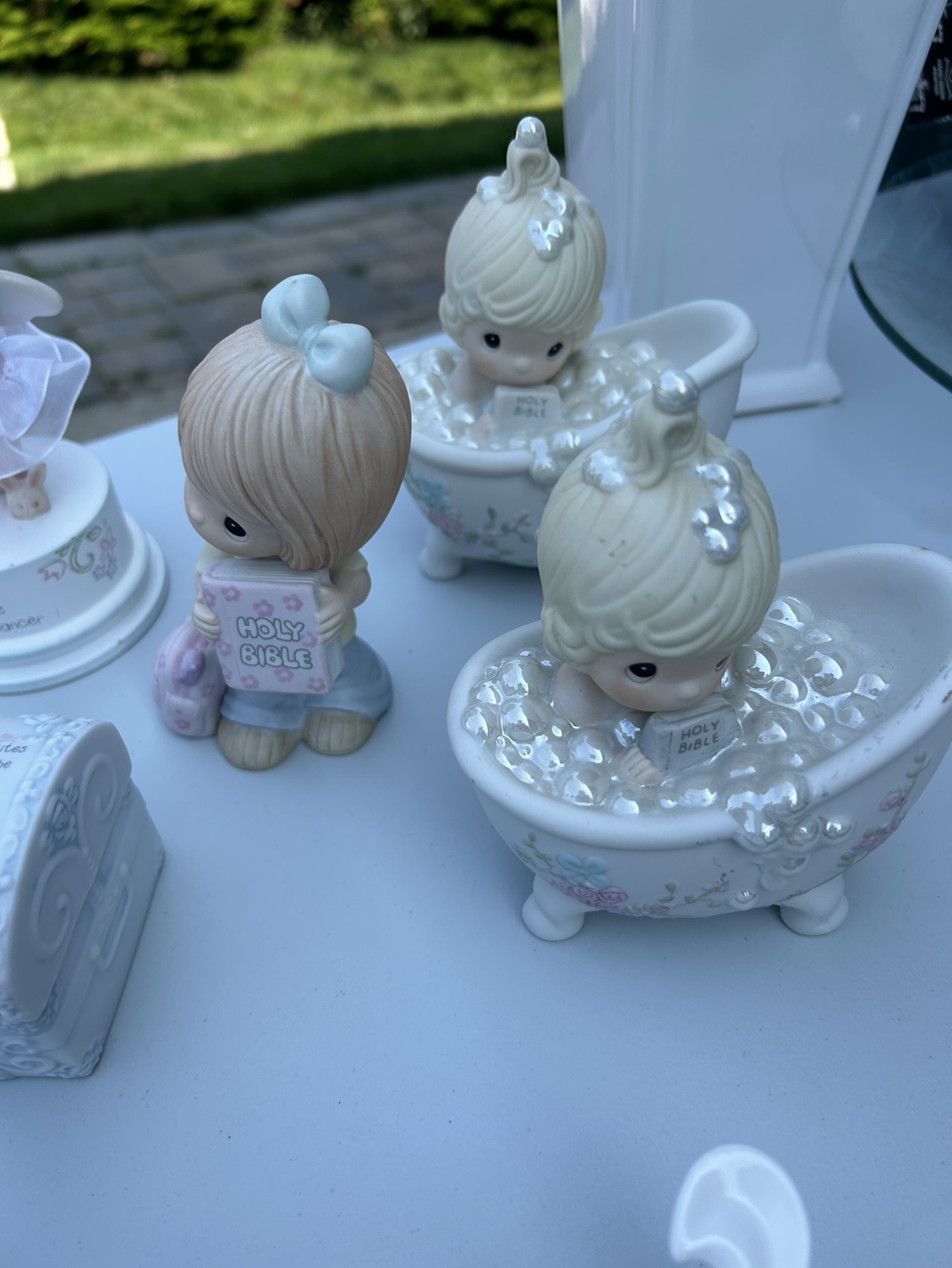 Precious Moments figurines image indicator(5)