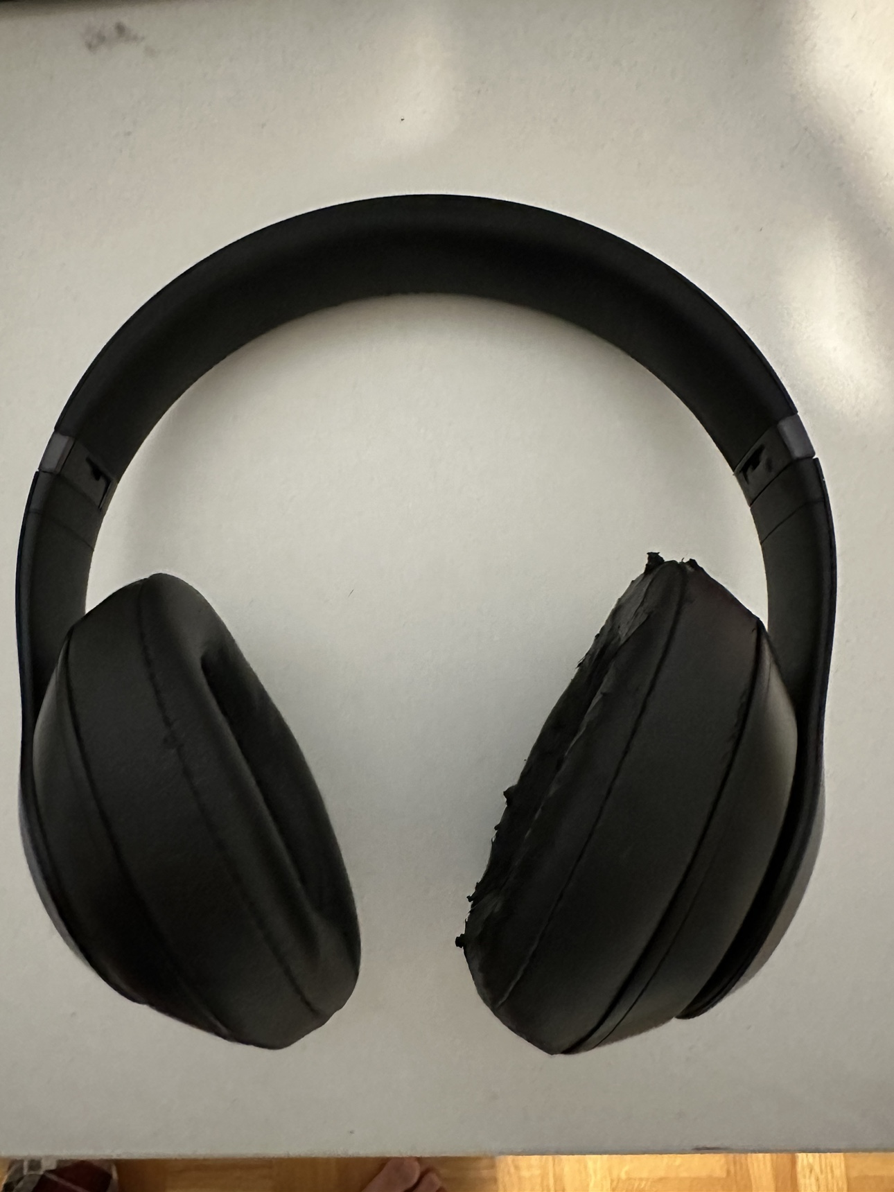 Beats Studio 3 headphones image indicator(6)