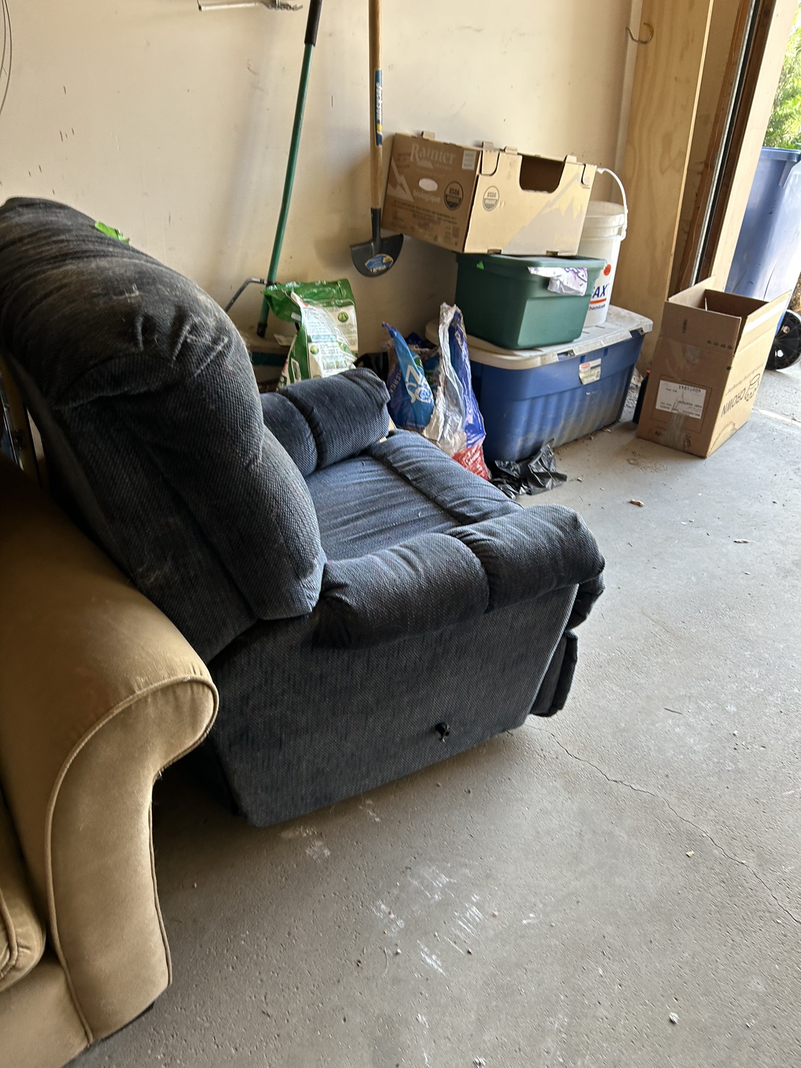 Lazy boy Recliner Chair - photo 2