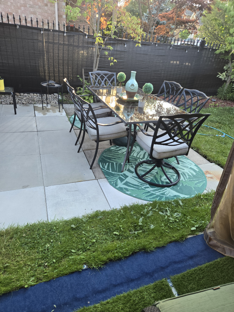 Outdoor patio set image indicator(2)