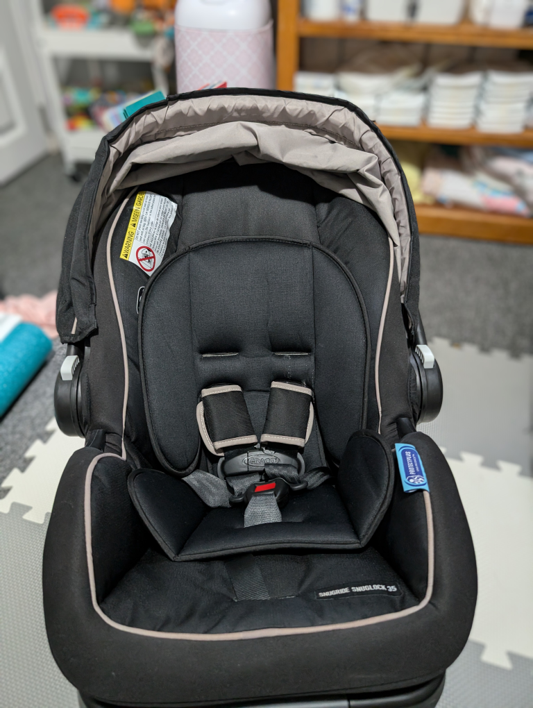 Graco Snugride Car Seat with base - photo 2