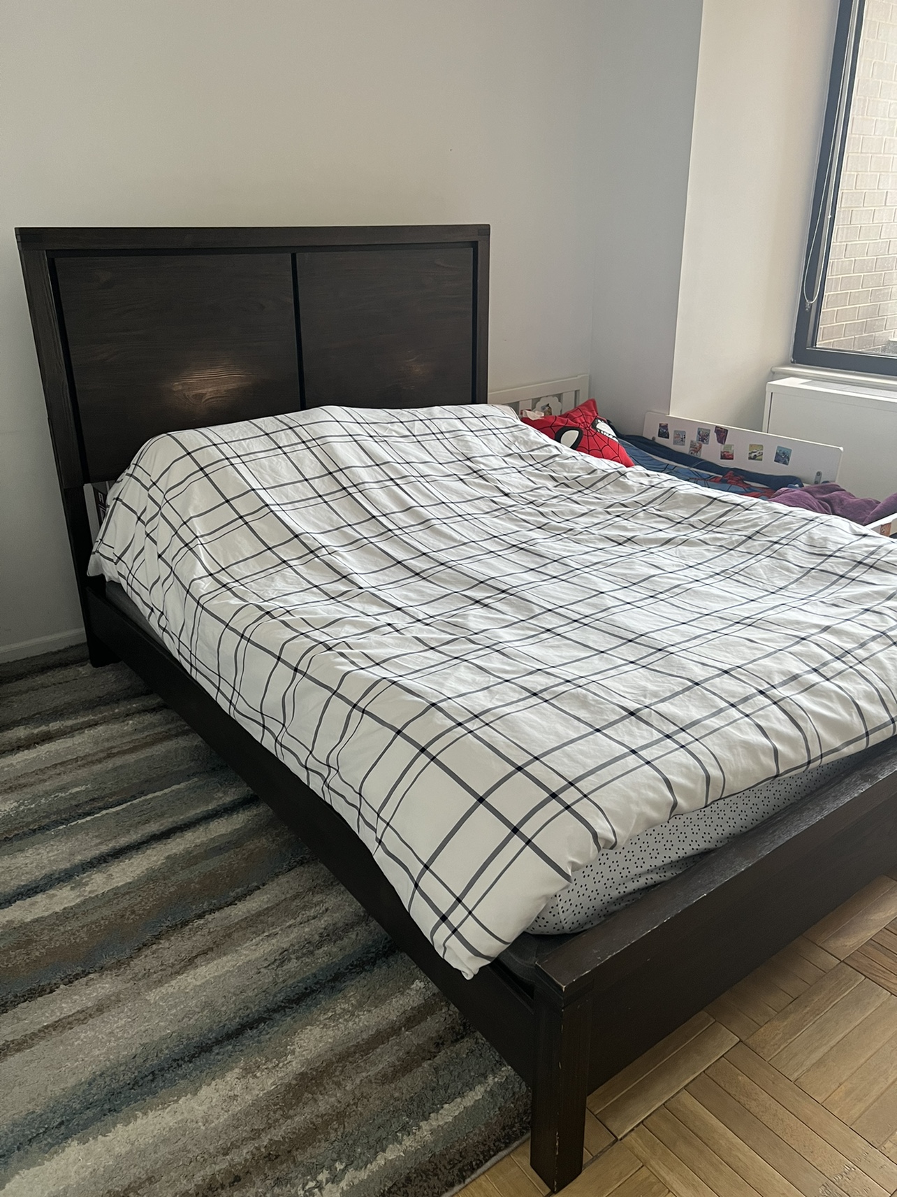Austin Queen Bed thumbnail