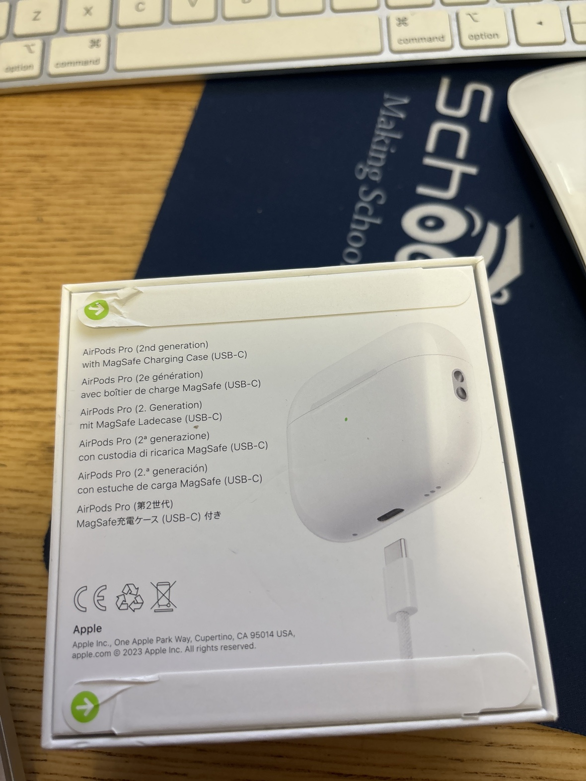 Apple AirPods - photo 2