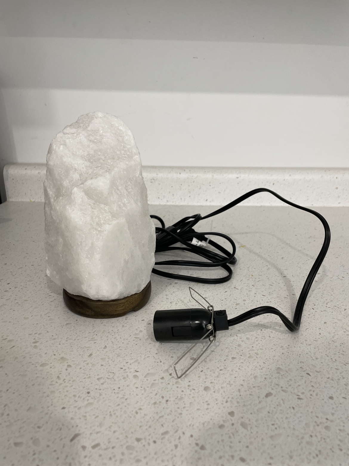 White Himalayan salt lamp - photo 2