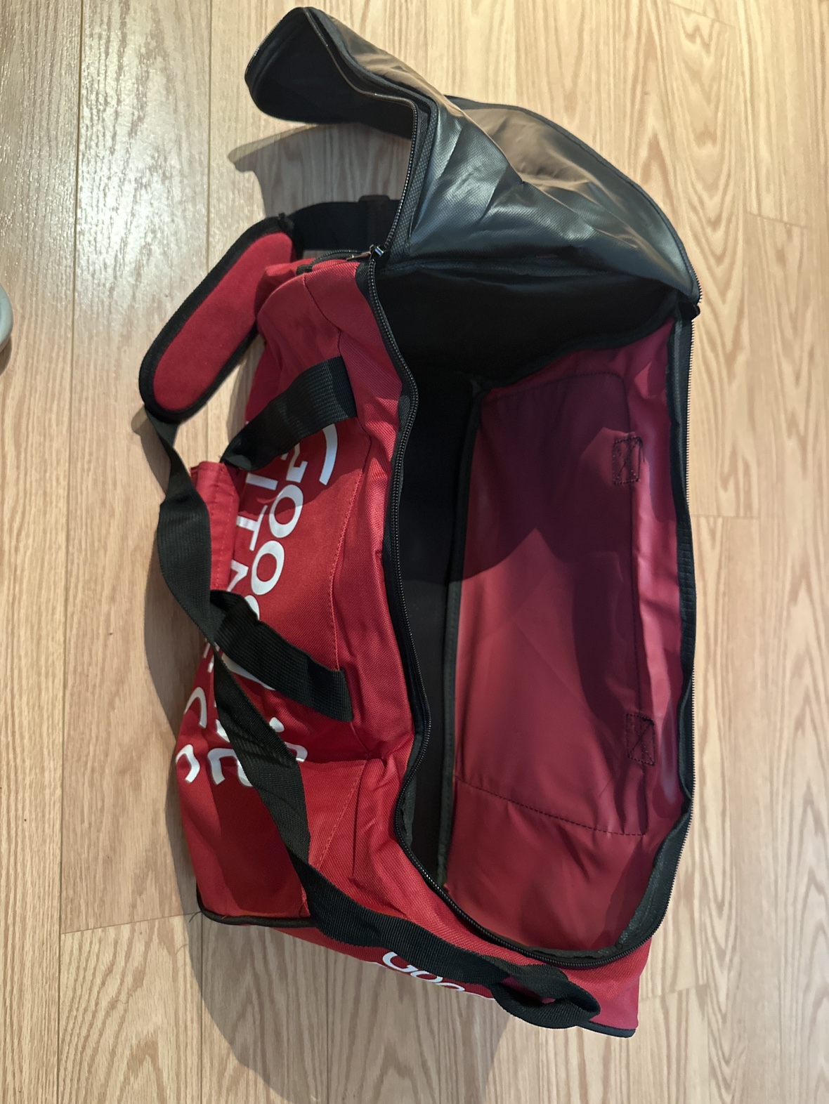 GoodLife gym bag /brand new - photo 3