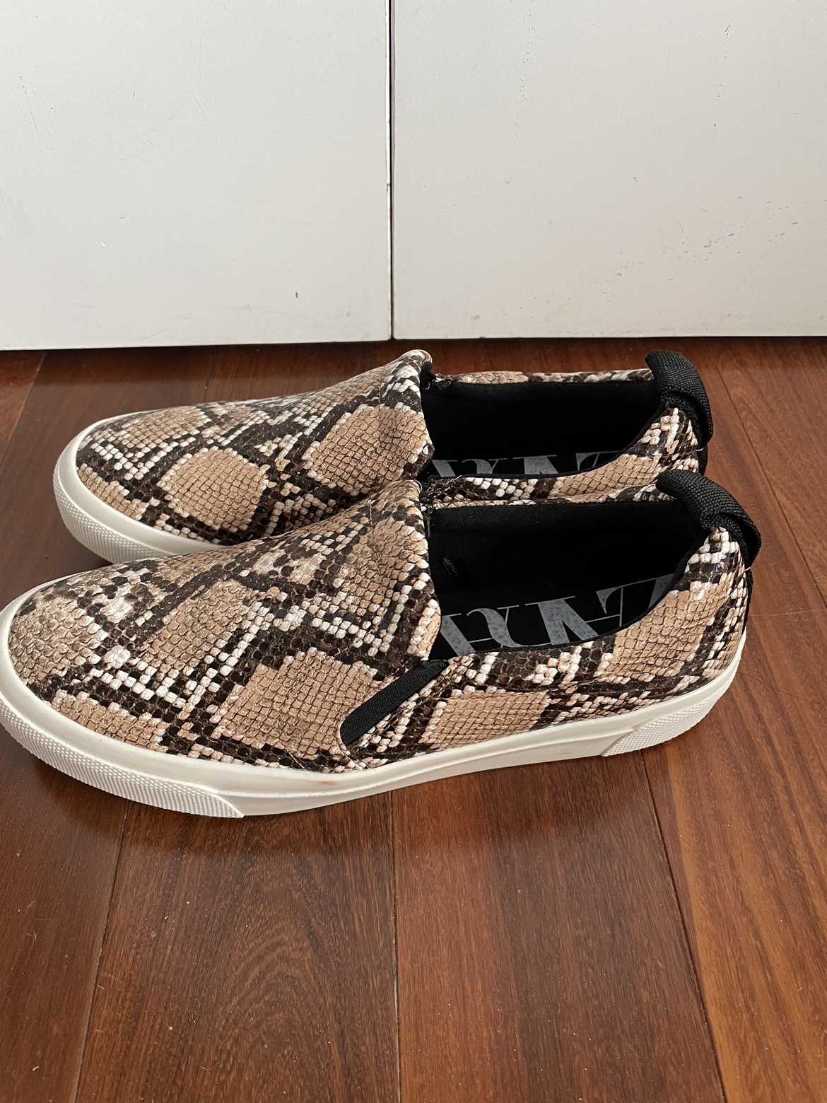 Zara snake skin shoes for women image indicator(2)