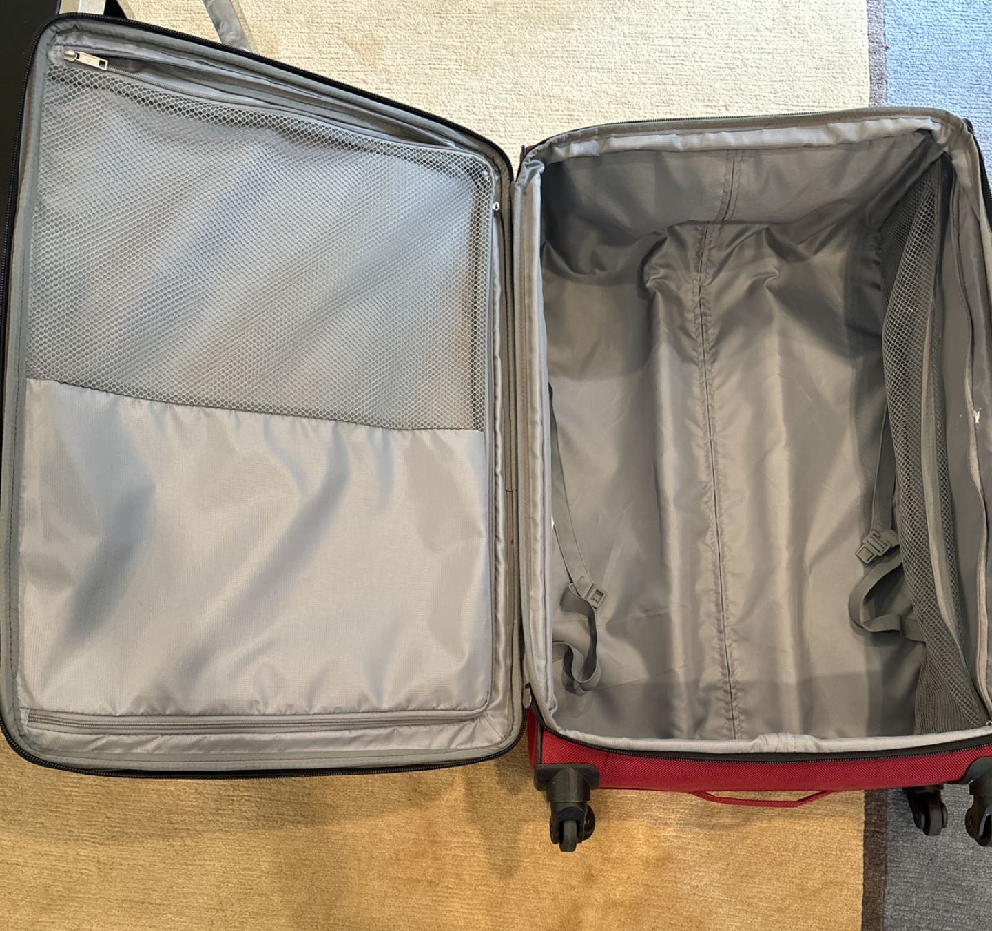 Extra large Samsonite suitcases - $30 each image indicator(8)